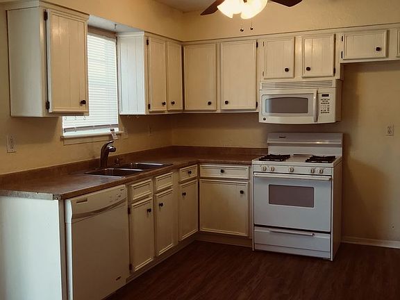2nd image of 924 NE Westwind Cir