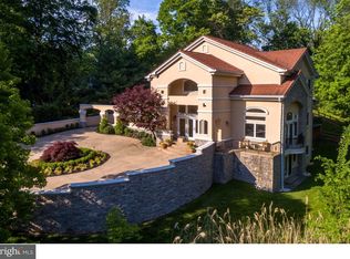 672 Forest Creek Dr, Ambler, PA 19002