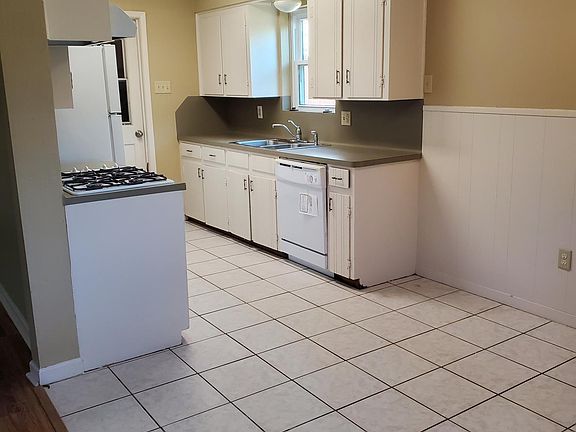 2nd image of 1501 Deer Ave