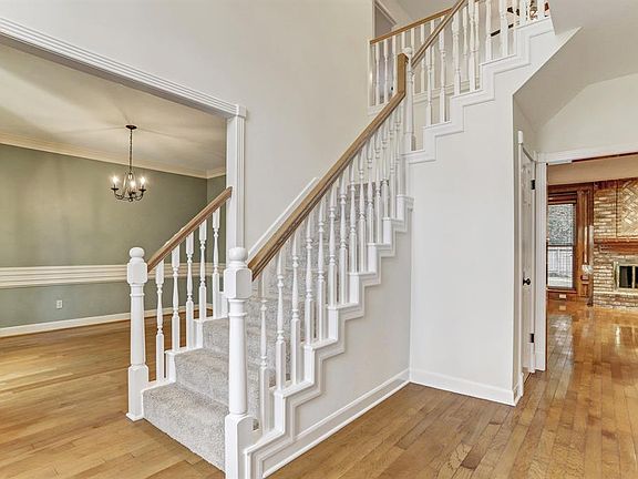 3rd image of 5011 Maple Terrace Dr