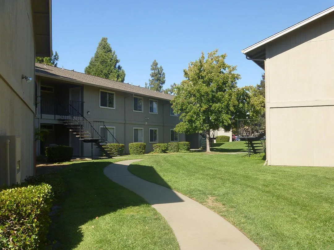 Birchwood Apartments — Photo 2