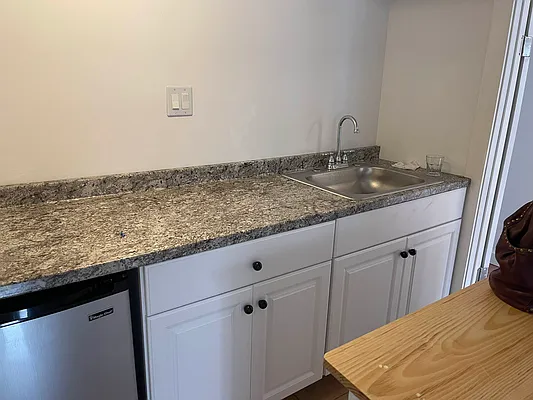 Rented by 18 REALTY | media 14