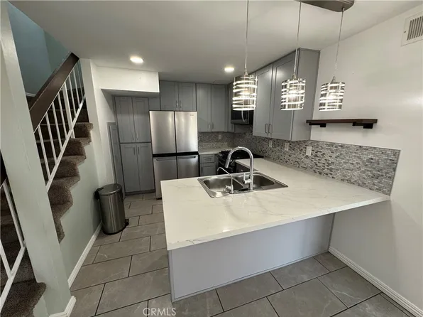 810 W Lambert Rd, La Habra, CA 90631