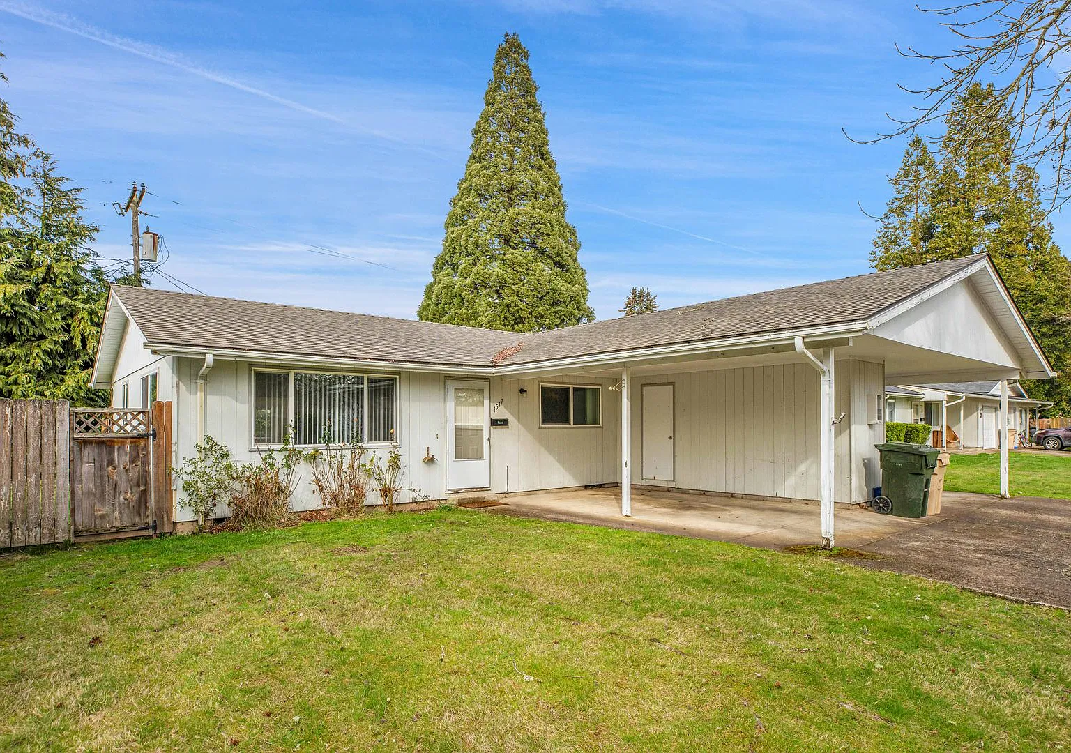 Tracy Court — Photo 1