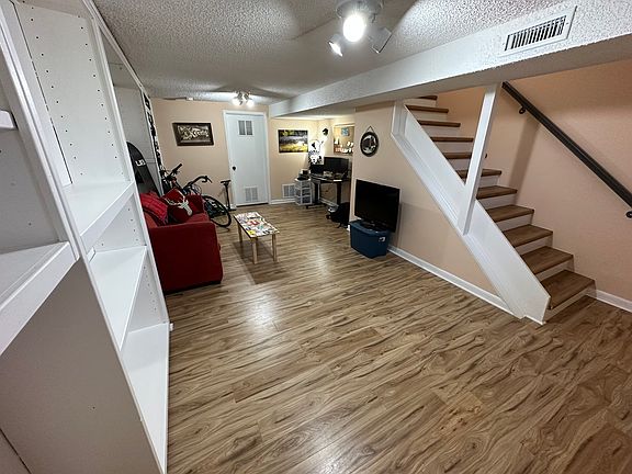 5th image of 532 Gladiola St
