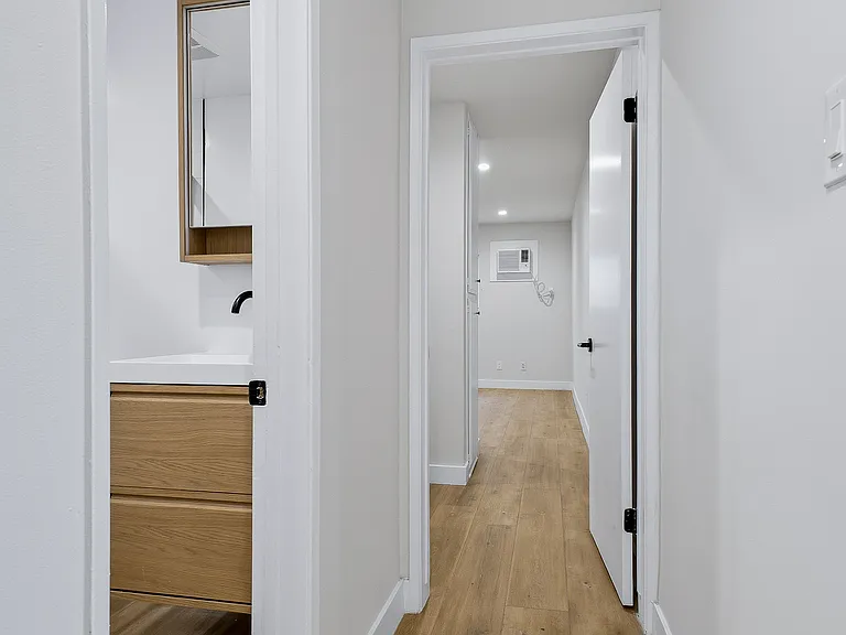 1738 Colby Ave #1 — Photo 15
