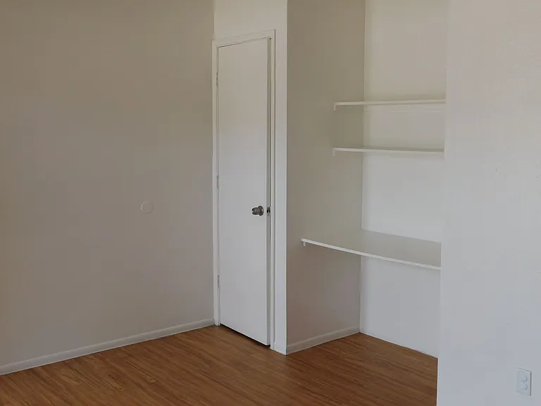 Kelso Vista Apartments — Photo 3