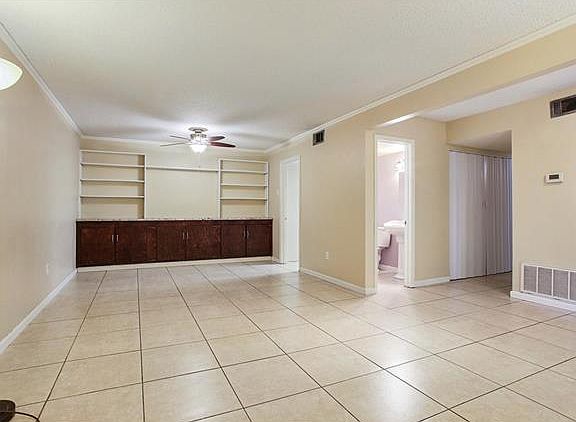 3rd image of 637 E Niagara Cir