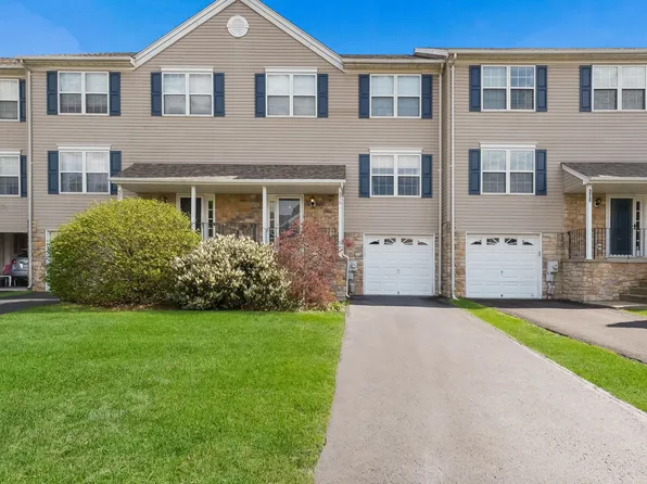 376 Cedar Waxwing Dr, Warrington, PA 18976