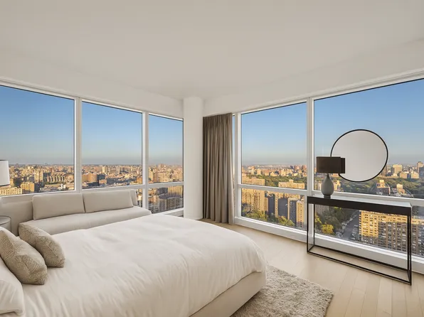 2628 Broadway image 7 of 12