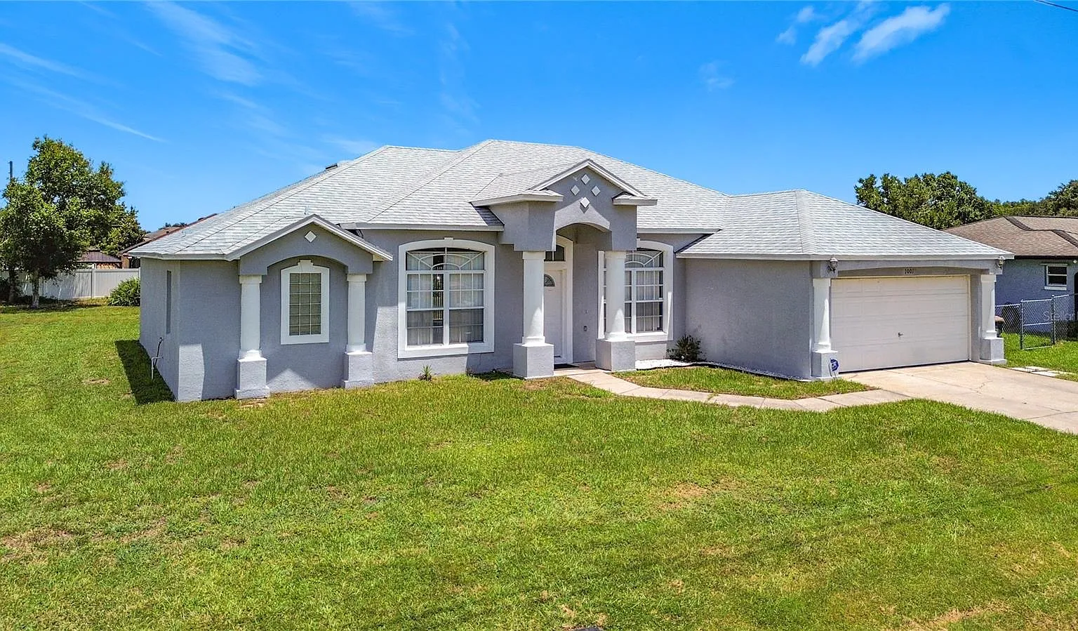 3 bed, 2.0 bath, 1926 sqft, $1,700 — Photo 1