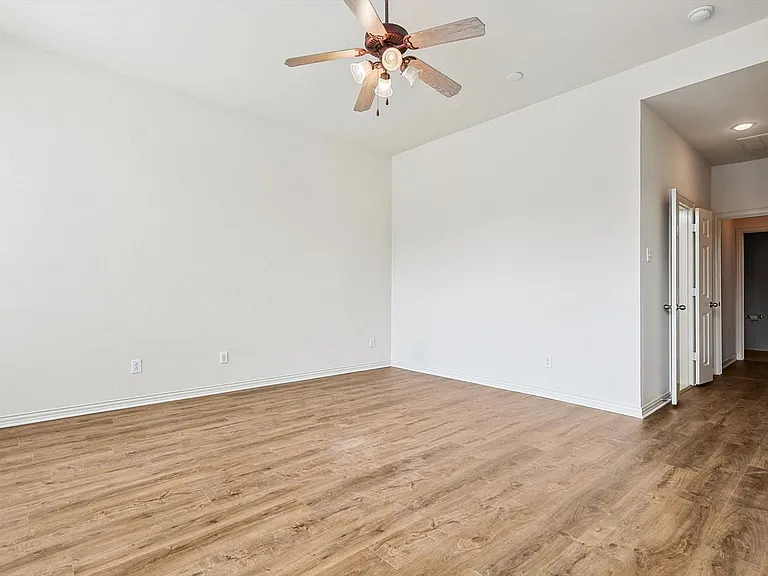 1130 Mission Ln — Photo 8