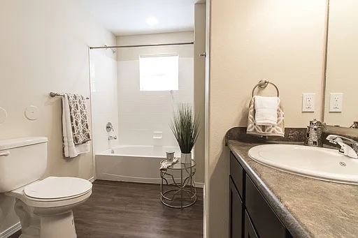 Rio Vista Apartments — Photo 4