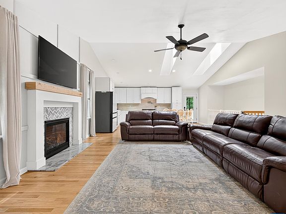 3rd image of 26 Wildwood Dr