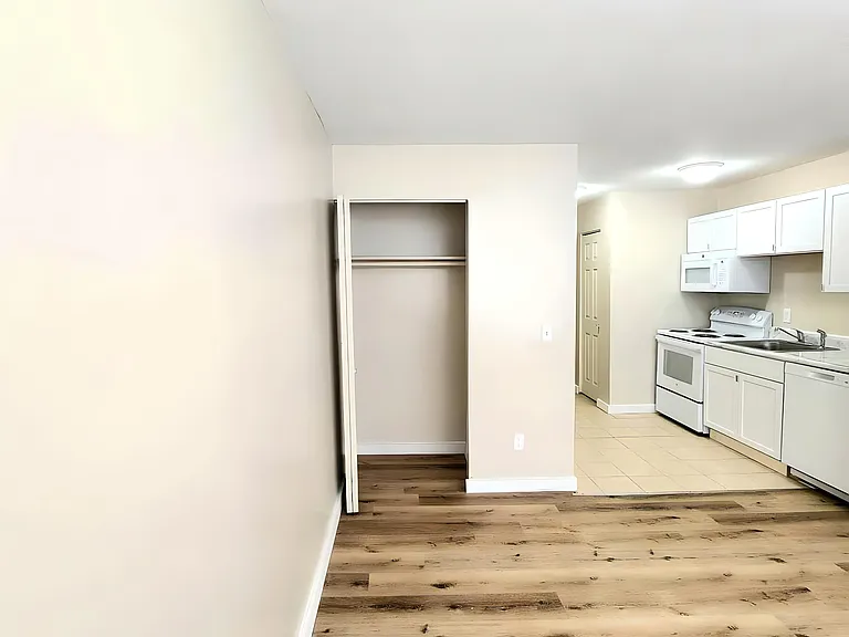 Keller Flats — Photo 35