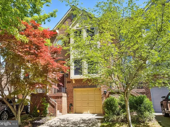 3913 Green Look Ct, Fairfax, VA 22033