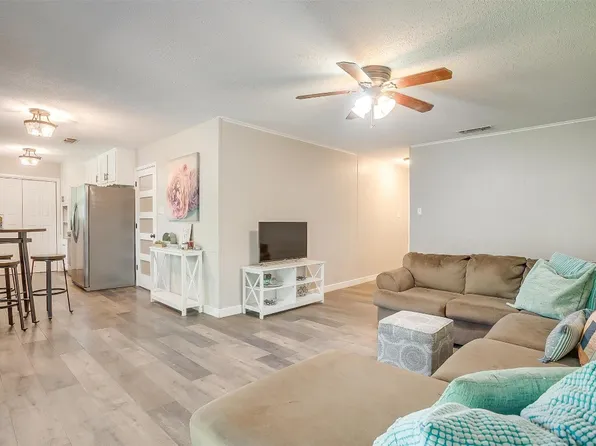 913 Madrid St, Hurst, TX 76053