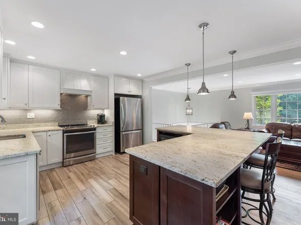 15375 Neptune Ct, Haymarket, VA 20169