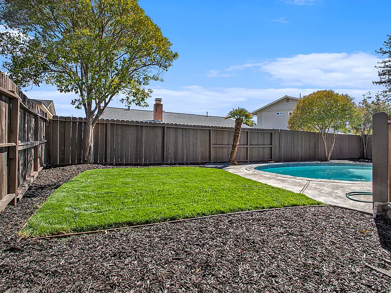 7196 Tamarack Dr — Photo 24