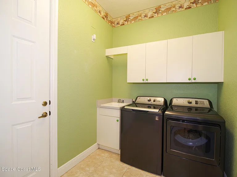 9400 Scarborough Ct — Photo 30