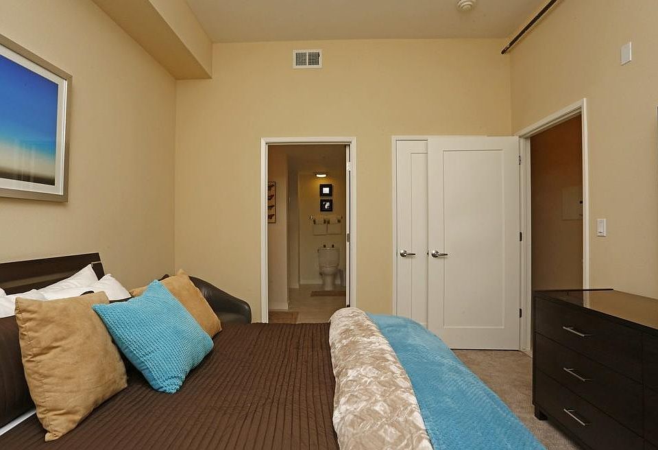 1st image of 1520 Southwest Expy Floor 1