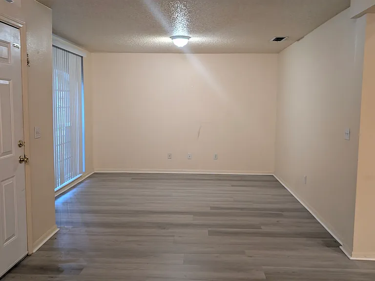 452 E Hillcrest St — Photo 16