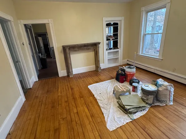 21 Branch St APT 1, Worcester, MA 01604