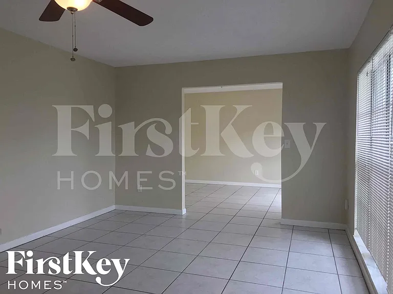 14202 SW 110th Ave — Photo 3