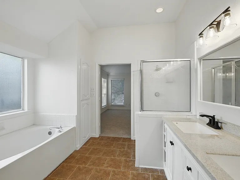 916 Sugarberry Ln — Photo 21