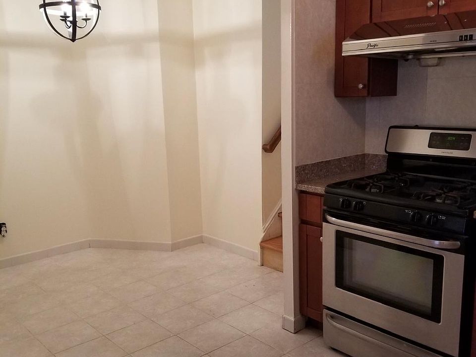 1st image of 158 Bay 32 St