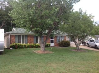 215 Foxwood Dr, Maiden, NC 28650