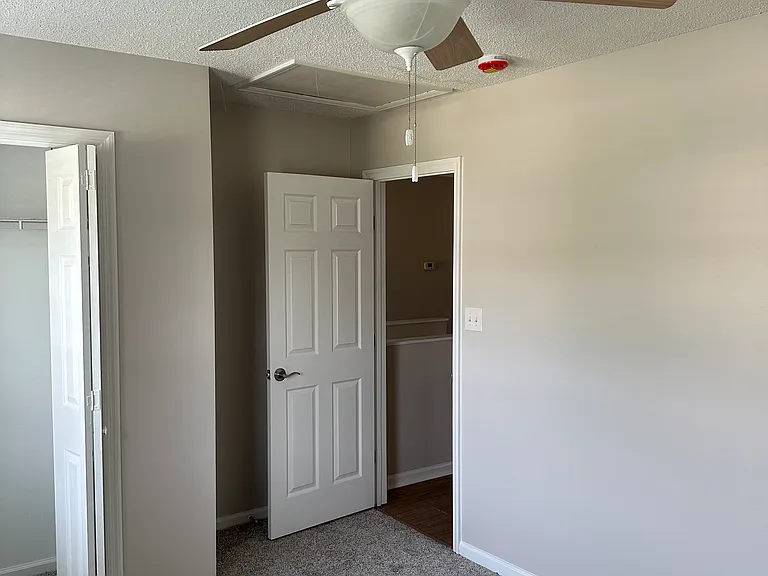 421 Holly Ln — Photo 31