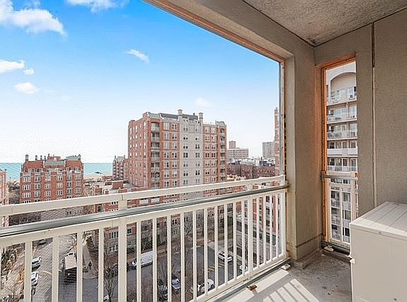 2nd image of 40 Oceana Dr W #9
