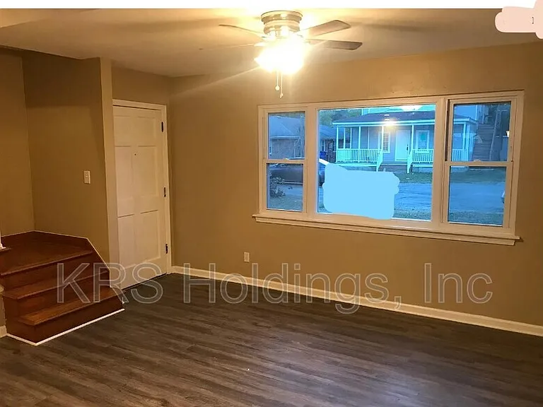 3320 Lyons Ave #B — Photo 5