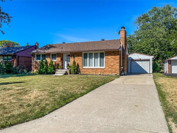 389 Grace Rd, Tecumseh, ON N8N 2G6