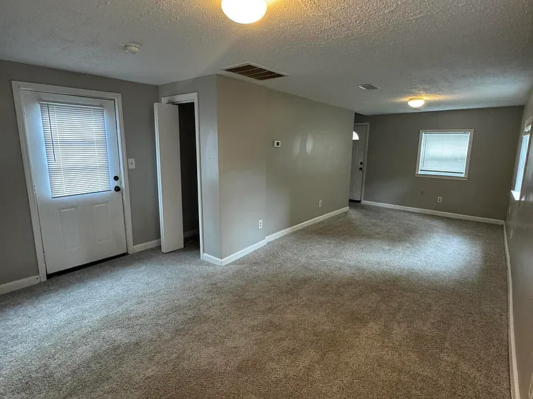 605 Harry St — Photo 5