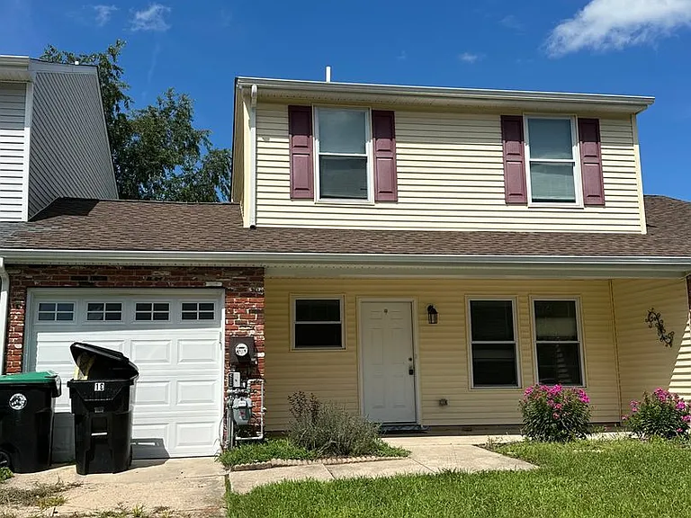 18 Harrington Ln — Photo 1
