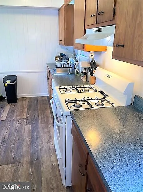 3 bed, 852 sqft, $2,500 — Photo 4