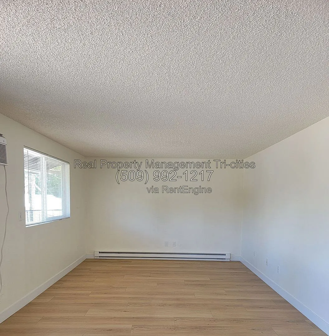 3 bed, 1.5 bath, 1100 sqft, $1,295 — Photo 3