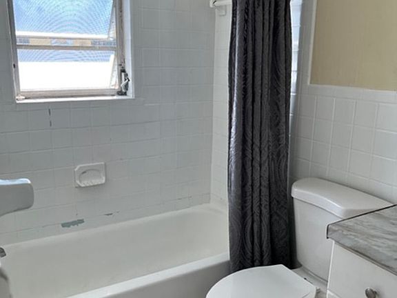 5th image of 2842 Fillmore St APT 18