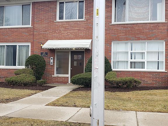 3rd image of 16944 E Eleven Mile Rd C5-unit 1