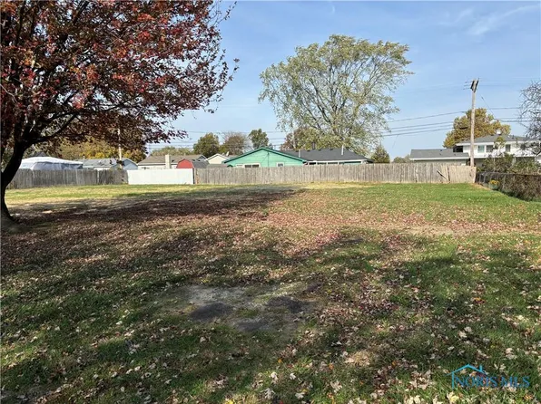 310 Dillrose Dr, Northwood, OH 43619