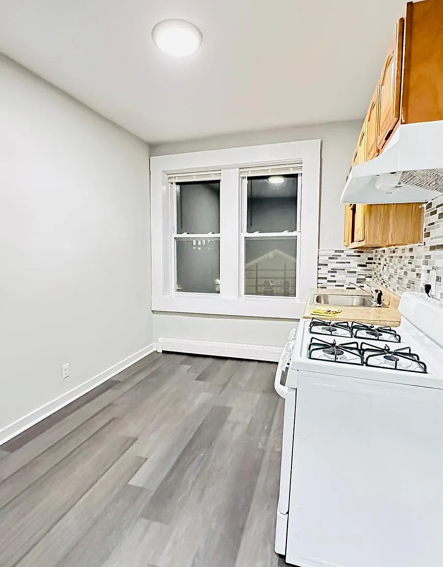 1 bed, $1,636 — Photo 1
