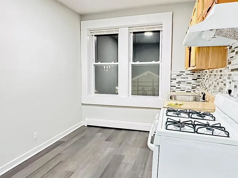 30 12th Ave #1 — Photo 1