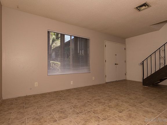 3rd image of 5931 Bromley Ave