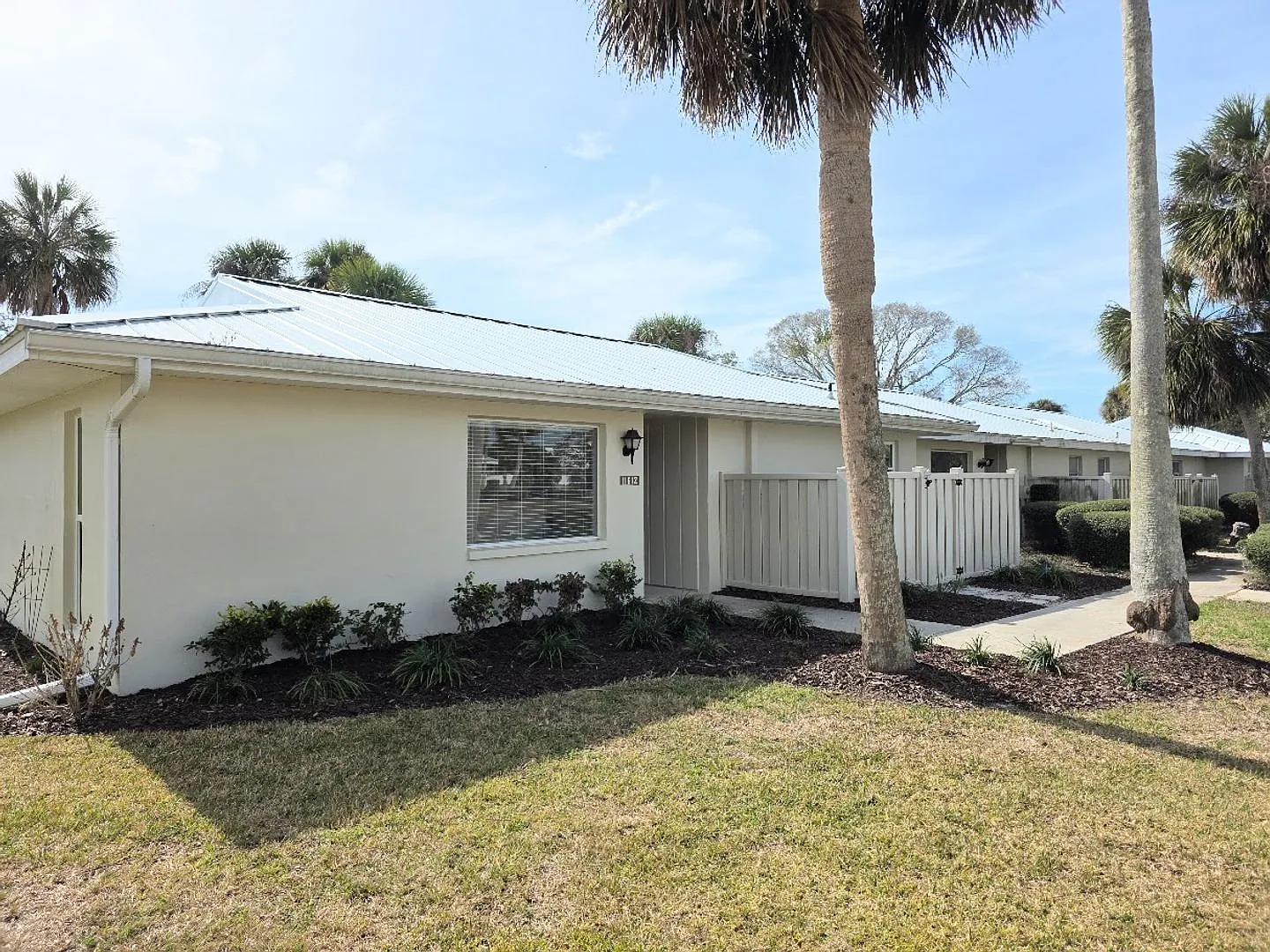 Available 10/1/2026 Beautiful 2-bedroom, 2-bath waterfront villa — Photo 2