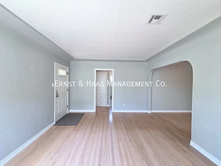 1926 Daisy Ave — Photo 5