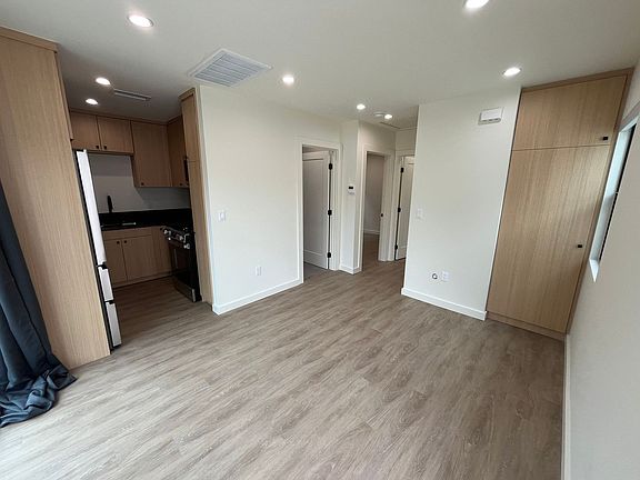 3rd image of 1061 Turquoise St #0