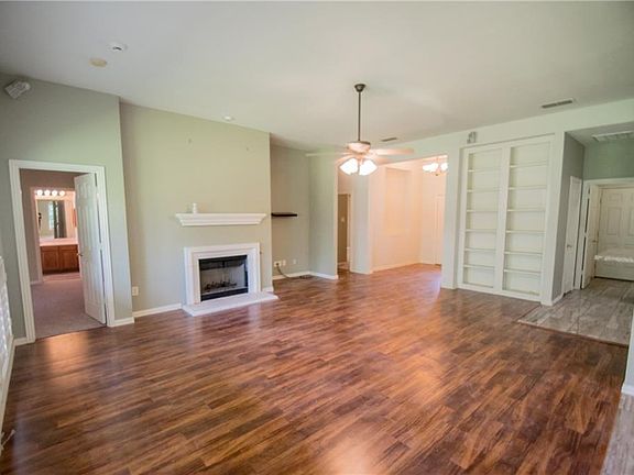 3rd image of 717 Chateau Ct