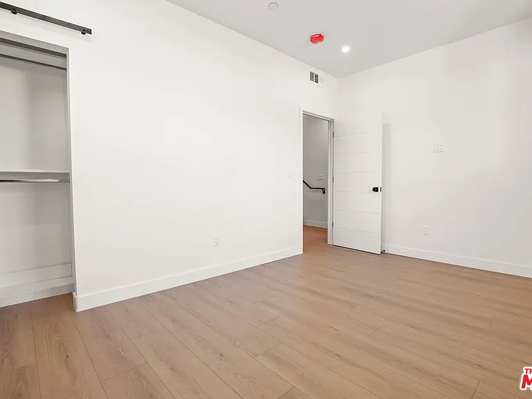 2135 S Longwood Ave #1/2 — Photo 24